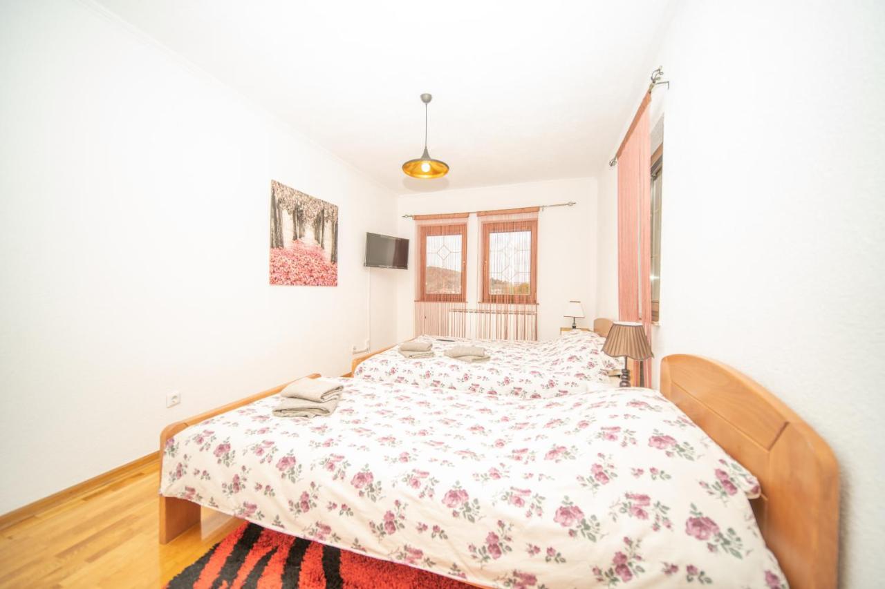 The View Apartment Visoko Esterno foto