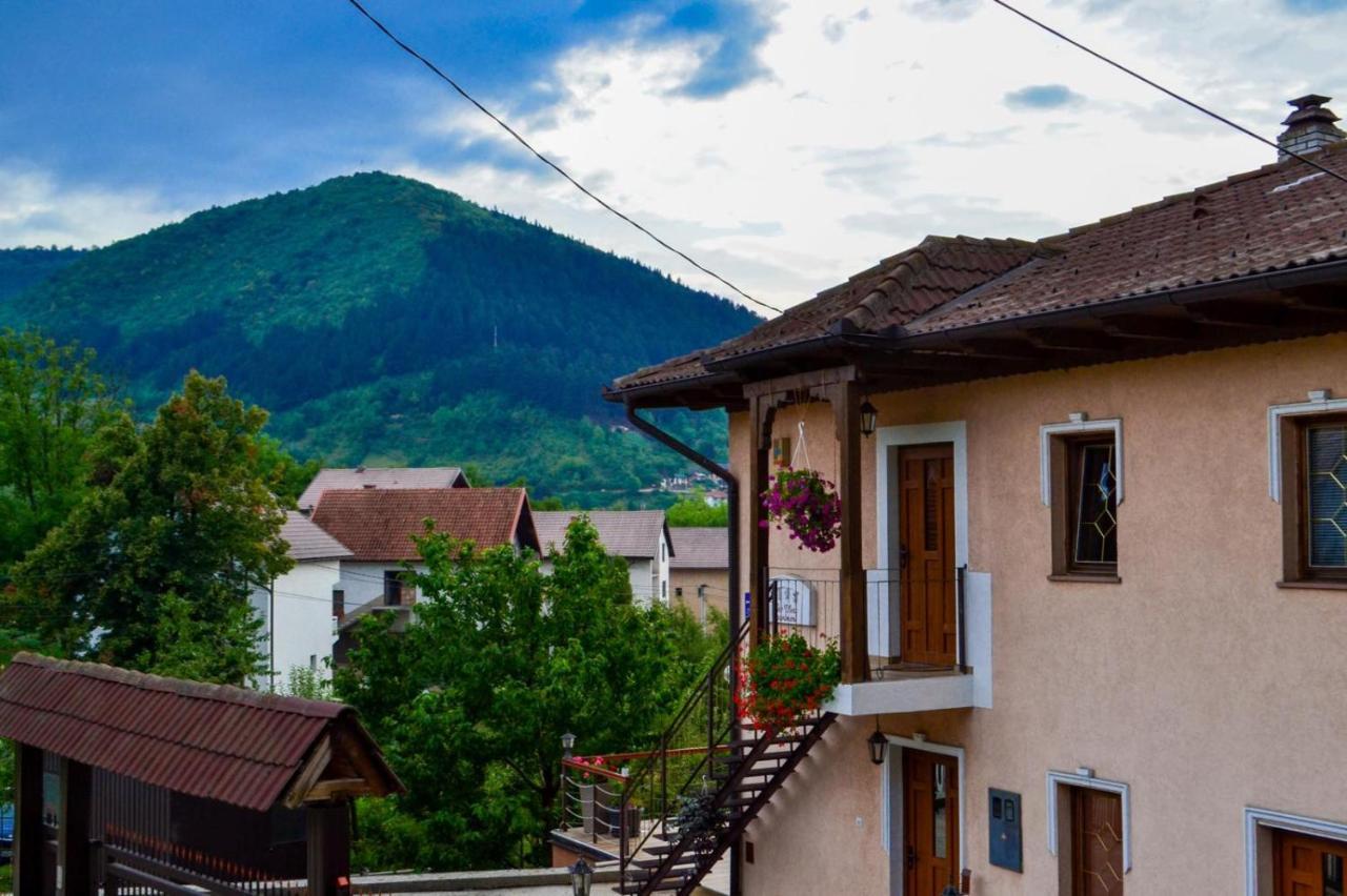 The View Apartment Visoko Esterno foto