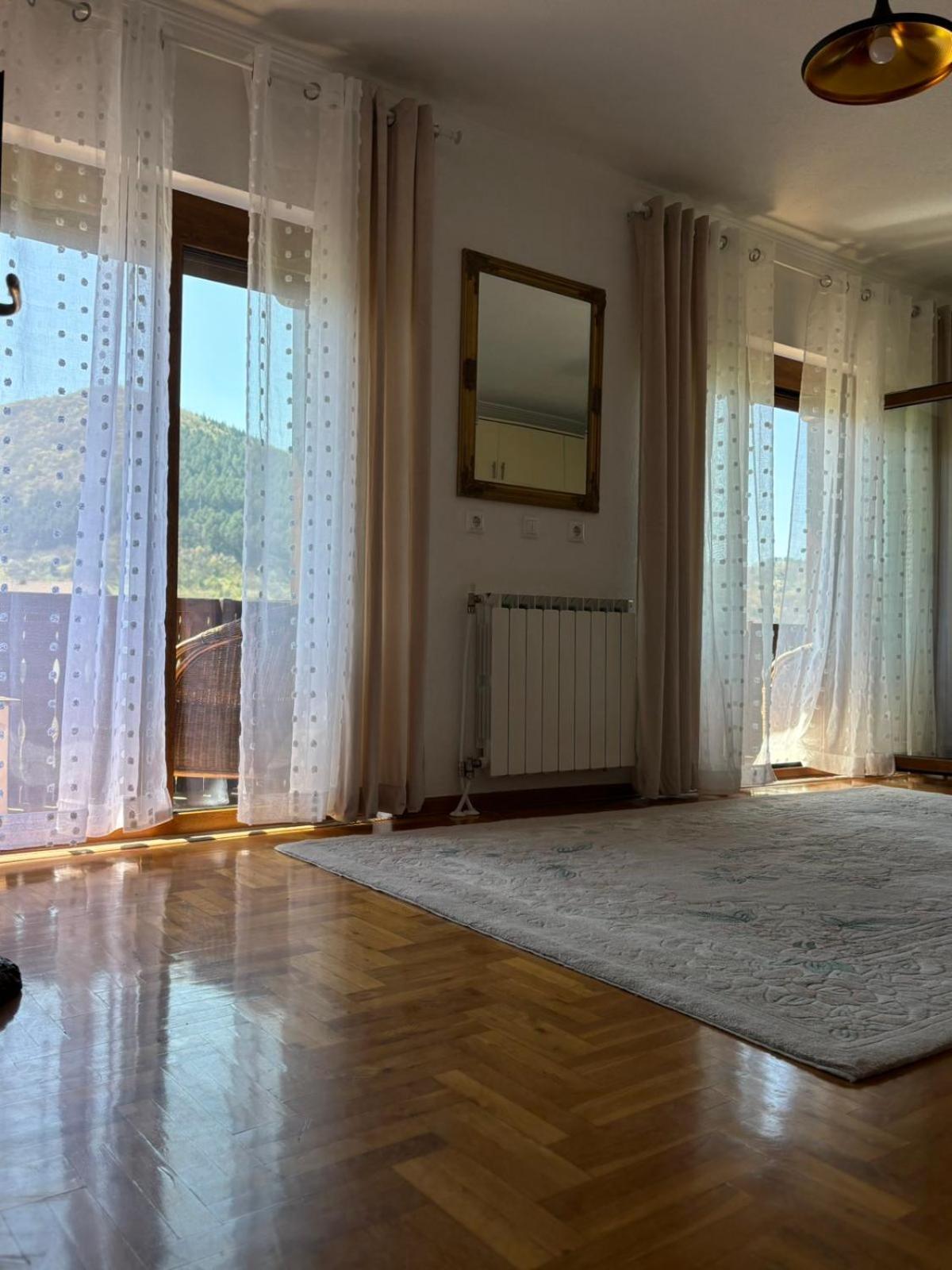The View Apartment Visoko Esterno foto