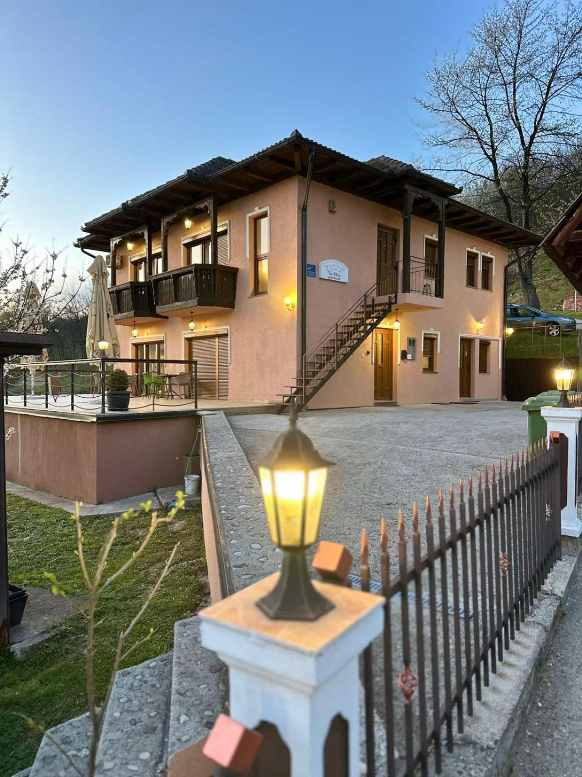 The View Apartment Visoko Esterno foto