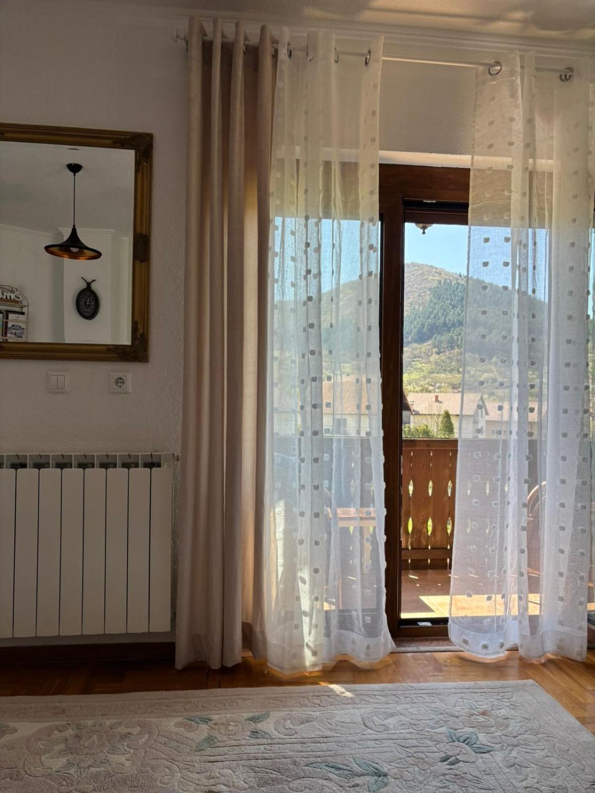The View Apartment Visoko Esterno foto